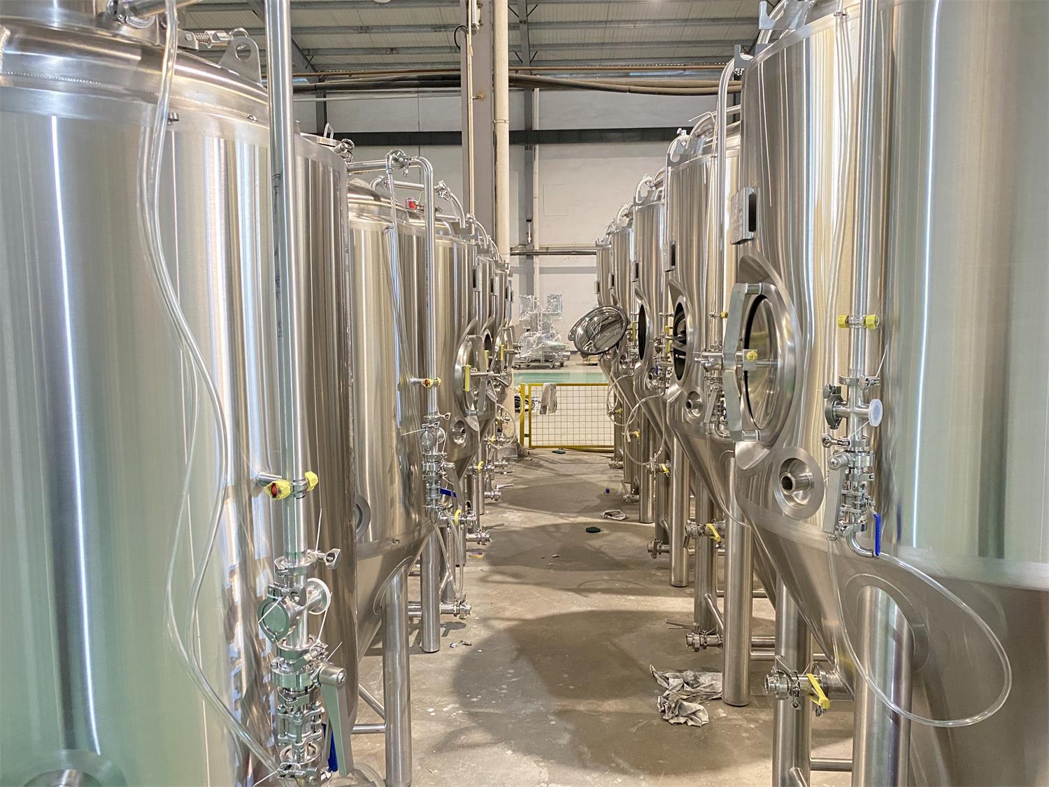 <b>500л, 1000л, 2000л ЦКТ для брожения пива</b>